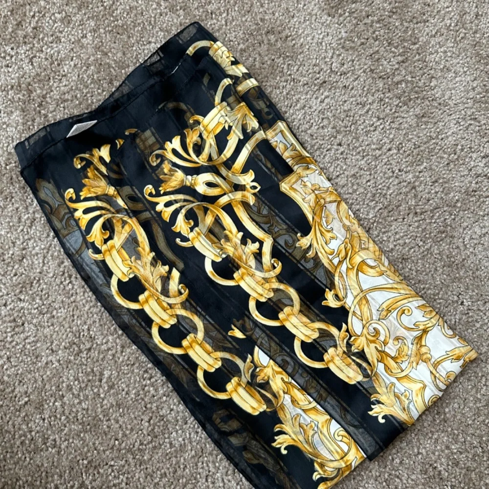 baroque scarf made in Italy - Picture 4 of 4